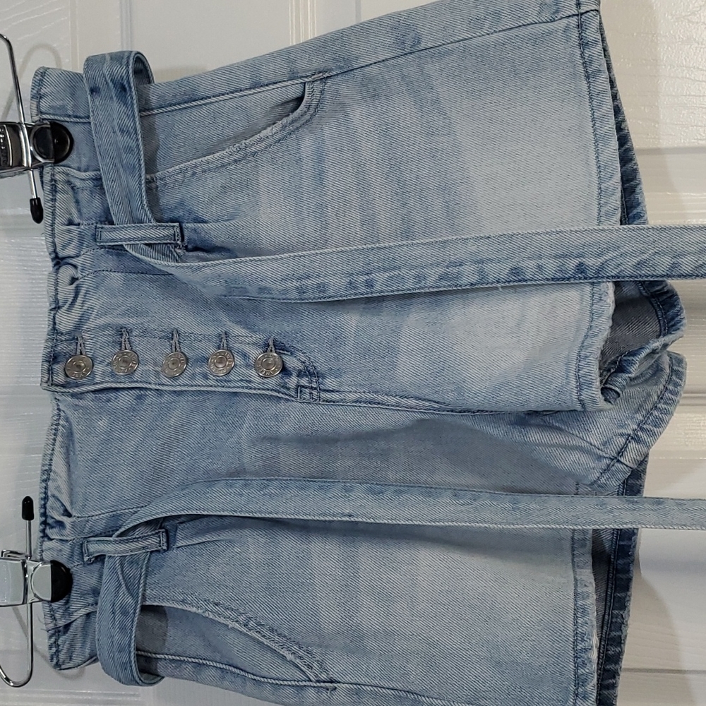 AMERICAN EAGLE HIGHRISE MOM SHORTS SIZE 4